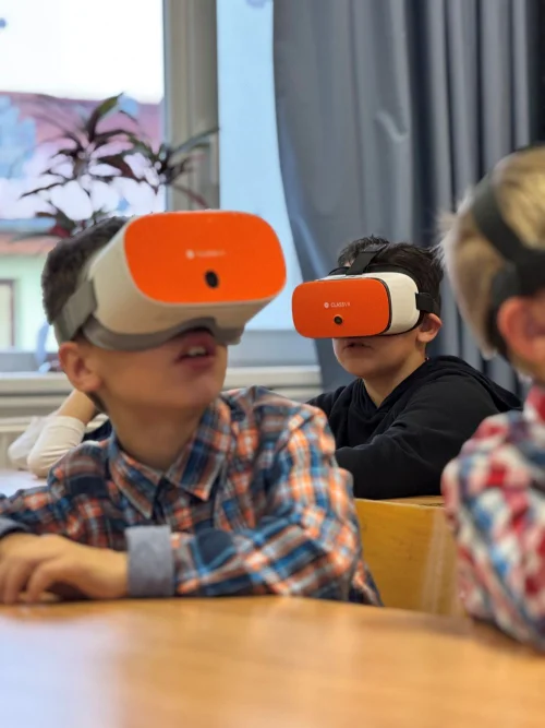 Mosolyogva tanulni - Virtuális valósággal a diákok fejlesztéséért (2024) cikk kiemelt képe